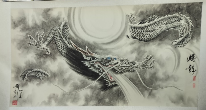 大幅毛笔书法作品，甲骨文风格，古文字体，展厅照明